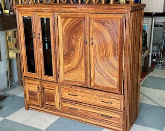 Armario de ratán Pencil Reed, estilo moderno de mediados de siglo, para almacenamiento.