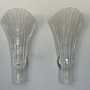 Pair of Barovier and Toso Style Fluted Leaf Murano Glass Wall Sconces Made in Italy