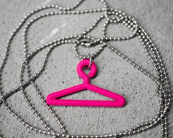 3d printed pink fashion pendant necklace designer blogger editor student shopping personal shopper sales assistant stylist girlfriend print