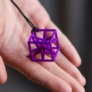 Collier pendentif géométrique imprimé 3D, Hyper Cube architectural cubique, cadeau pour l’enseignant de géométrie, étudiant en mathématiques, architecture