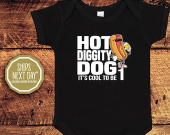 Hot Diggity Dog Es genial ser uno, Primer cumpleaños, Bebé divertido, Body de bebé, Camiseta para niño pequeño