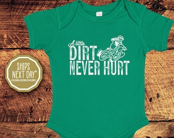Un poco de tierra nunca hace daño, Dirtbike, Body de bebé, Camiseta para niño pequeño