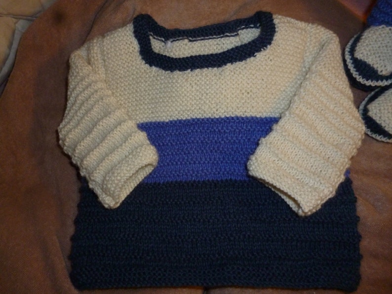 Enspull / BH, Mütze und Schühchen in MERINO Wolle stricken hand blau ideal für Aussteuer Mutterschaft Bild 3