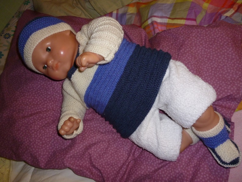 Enspull/ brassiere, bonnet et chaussons en laine MERINO tricote main bleu ideal pour trousseau maternite image 1