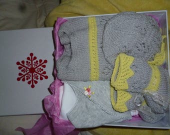 BOX baby sweater / jacket, bonnet, booties in wool and body knitted handmade modern lime/white/lace ideal for Keychain