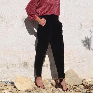 Vintage black velvet cotton/modal pleated tapered pants,trousers.size GB 12 US 8