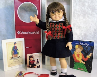 Retired American Girl Pleasant Company 18 MOLLY DOLL in Meet Outfit Accessories. Purse 1943 Steel Hankie 2 Books Wrist Tag BOX Etsy UK