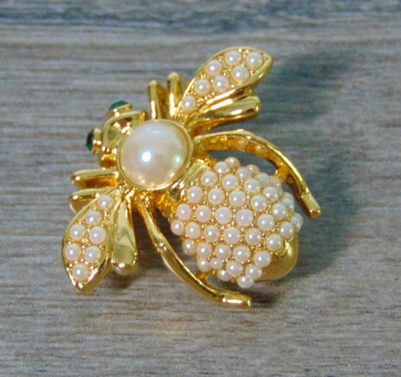 Joan Rivers Pearl June BIRTHSTONE BEE PIN Brooch P