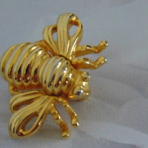 Joan Rivers 1st Gold Plate &quot;Started It All&quot; BEE PIN Brooch Original Honey Bee New In Black Velvet Jewelry Pouch