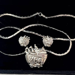 Vintage Noahs Ark Arc Brooch Pin Pendant 30&quot; NECKLACE + EARRINGS Demi Parure Set Boat 3D Animals New Condition In Box!