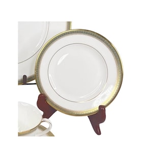 Royal Doulton Clarendon BREAD & BUTTER PLATE 6.5&quot; English Bone China Side Plate