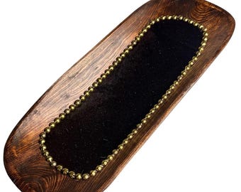 Bol de masa estilo western, madera, cuero, piel de vaca de pelo negro, cuentas de metal, tachuelas de latón, rústico.