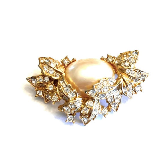 VTG Richelieu BROOCH Gold Rhinestone & Faux Pearl… - image 1
