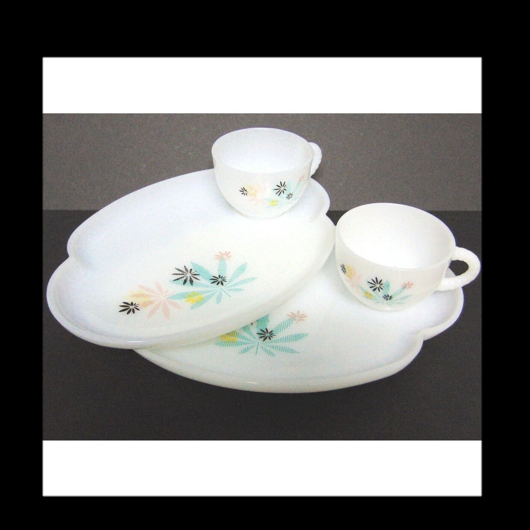 Vintage 4piece Set White Milk Glass SNACK PLATES & CUPS Flower Design