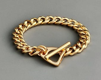 Chunky Gold Stirrup Toggle Curb Chain Bracelet