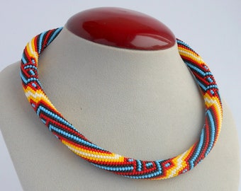 Collier Ethnique Vintage En Perles Noires Incrusté De Fils Dorés Torsadés - Long Et élégant