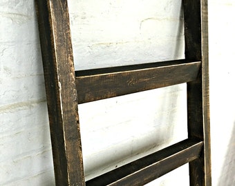 Escalera rústica de madera para mantas / Decoración de estilo granja