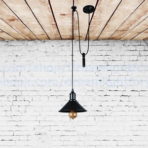 Pulley pendant light Pendant lighting with counterweight Hanging lamp Kitchen island lighting Farmhouse Man cave Industrial pendant light