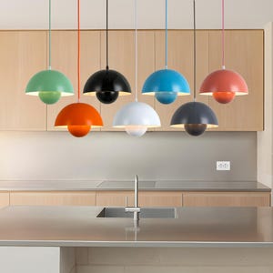 Lampe à suspension dôme colorée moderne en métal, lampe à suspension demi-sphère pour îlot de cuisine, salle à manger ou éclairage d'espace de vie