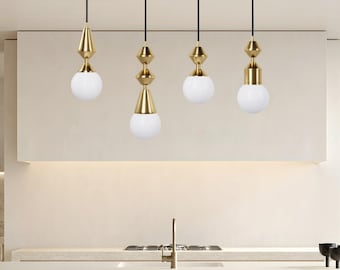 Mrożone szkło, kula, mosiężna lampa wisząca, nowoczesna lampa sufitowa, minimalistyczna lampa nad wyspę kuchenną, nowoczesna sypialnia, eleganckie oświetlenie