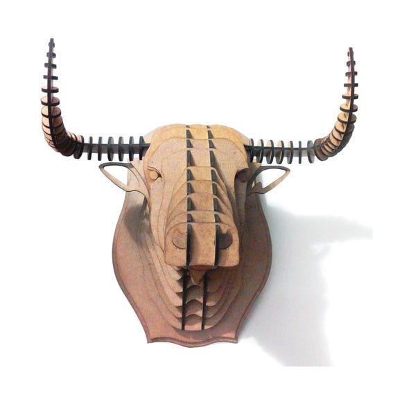 木製の雄牛の頭、段ボール製の動物の頭、バッファローの頭、闘牛の頭