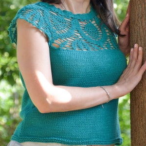 Hand knitted cotton linen top, green summer top women, crochet crop top, emerald green tank, lace blouse