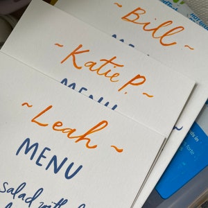 Menús personalizados escritos a mano / Bodas / Eventos especiales / Baby Showers / Archivo digital o impreso COMPLEMENTO: nombre del invitado en la parte superior