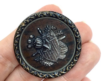 Antique, Victorian picture button, large size.
