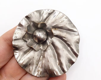 Art Deco, lily flower dress clip.