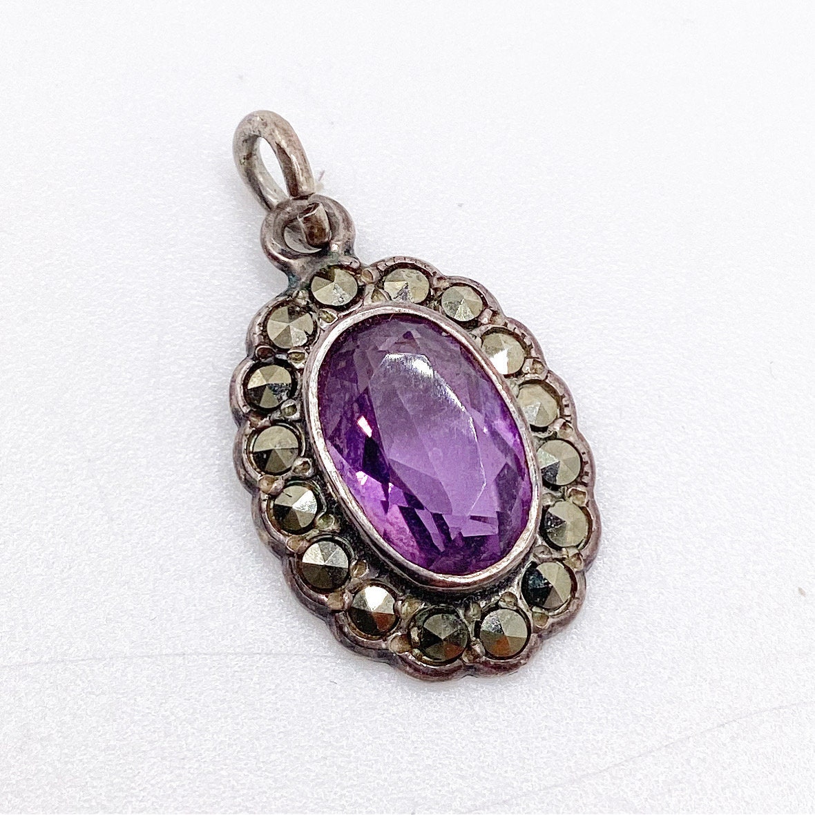 ペンダントヘッド　シルバー　オニキス　マーカサイト　アメジスト　アンティーク ヴィンテージ シルバー マーカサイトとアメジストのペンダント