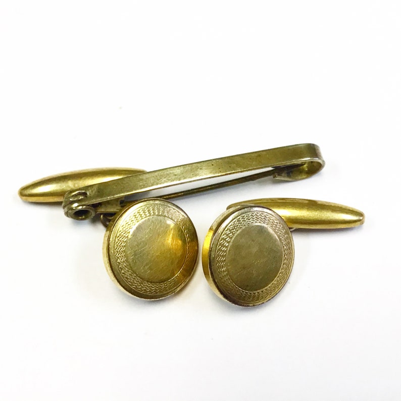 Vintage Art Deco rolled gold cufflinks with expanding and retracting chain mechanism and collar bar. engine turned