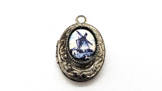 Tiny Delft Locket, Miniature Vintage Dutch Blue a… - image 2