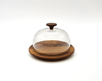 Dôme à fromage en bois et plastique vintage, beurrier ou fromage circulaire circulaire, assiette en bois ronde Mid-Century et couvercle en plastique transparent