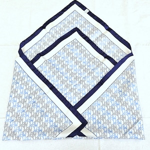 Vintage Ernex London Square Seidenschal, Blau und Weiß mit sich wiederholendem Muster MEPC Schriftzug, klassischer Schal