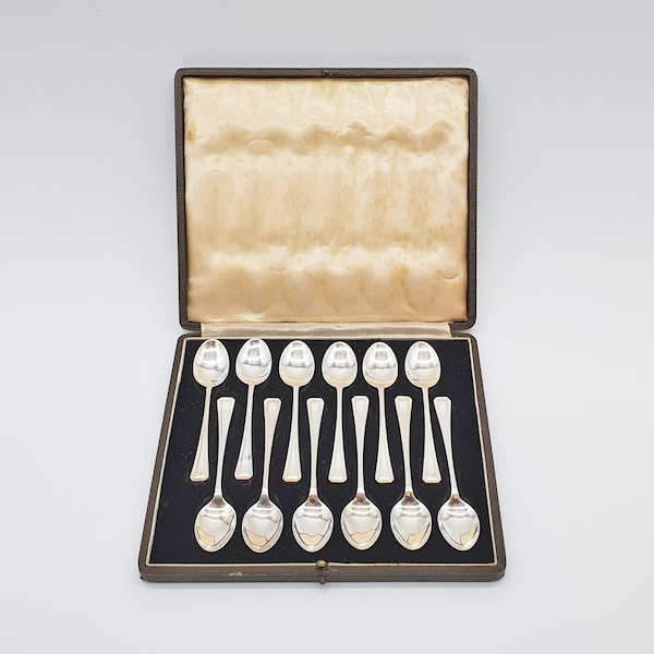 Set of 12 Silver Plate Teaspoons, Twelve Vintage Silverplated Spoons, Sheffield A EPNS Boxed Silverware, in Presentation Case, England