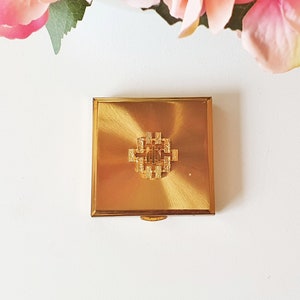 Kigu Vintage Powder Compact, Square Gold Cosmetic Case, Brushed Gold with Raised, Convertible Compact, 1950s Pressed and Loose Powder