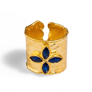 Floral Sapphire Stone Gold Band Design Statement Ring