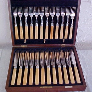 BEST OFFER&gt; English Cutlery Set 12 Knifes and 12 Forks in a Mahogany Box with a Brass Crest.