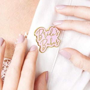 Brides Babes enamel badge Hen party badge pink and gold