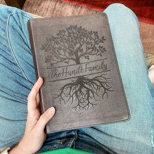 Bible personnalisée de journalisation de l&#39;arbre généalogique - ESV | Gros caractères | Housse marron | Idée de livre d&#39;or de mariage