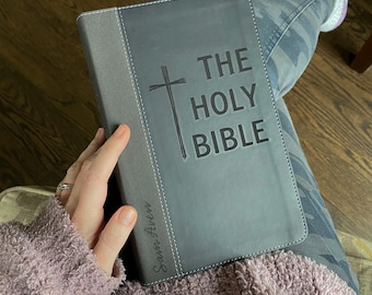 GEPERSONALISEERDE NIV-bijbel - zwart - de Bijbel met kruis - voeg je naam toe - aangepast