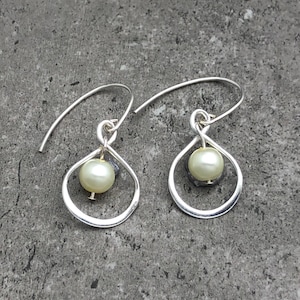 Sterling Silver Pearl Infinity Earrings Bride&#39;s Maid Earrings Wedding Jewelry Pearl Accessories Outfit Silver Jewelry Eternity Figure Eight