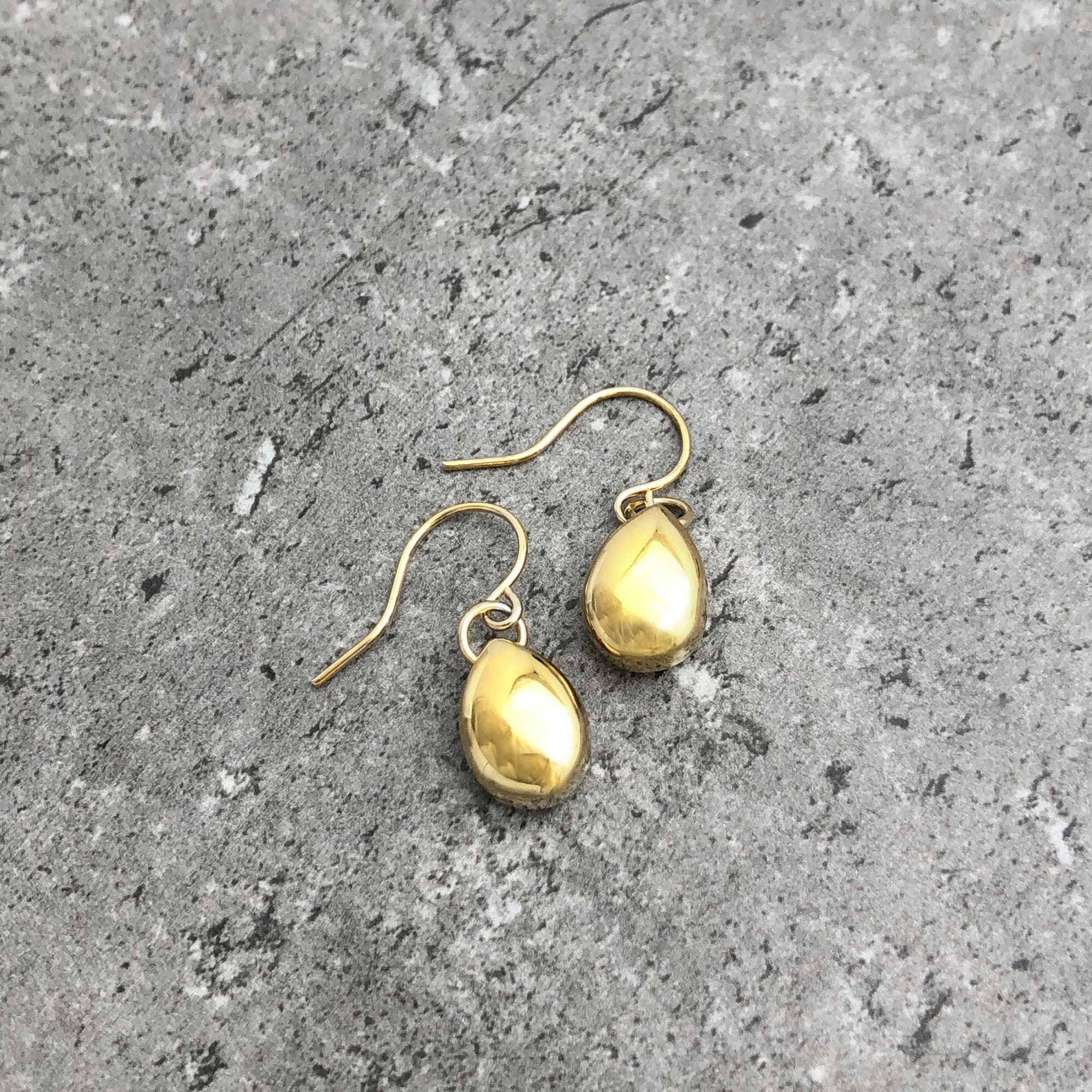 Hook Cremation Jewelry in 14K Yellow Gold