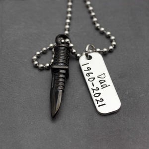 Knife Urn Necklace Personalized Cremation Jewelry Men&#39;s Necklace For Ashes Hand Stamped Personalized Memorial Necklace Bereavement Gift Urn