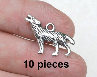 Wolf Charms, 10 pieces,  Antique Silver Charms, #CH423, Wildlife Charms,