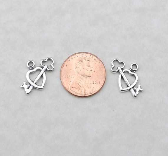 10pcs--Bronze Cross Sword fleur de lys chandelier Connector Pendant 29x35mm