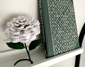 Fleur du jardin secret fabriquée à partir de pages de livres que vous aimez, modèle de rayonnage autoportant, cadeau de 1er anniversaire, idée cadeau