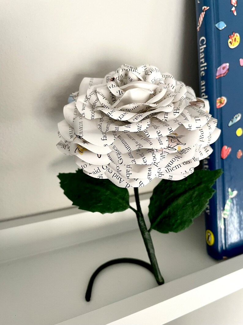 Charlie und die Schokoladenfabrik Blume aus geliebten Buchseiten, freistehender Regalsitzer, Ronja Dahl-Fan Bild 3