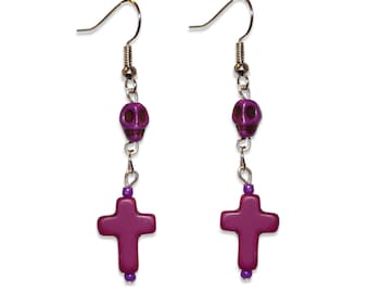 Boucles d'oreilles tête de mort Pins & Bones, boucles d'oreilles tête de mort et croix, Alt Clothing, boucles d'oreilles Howlite Gem Stone Classic Womens, violet