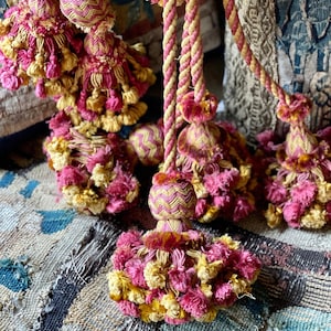 ONE Antique Double Tassel Tieback French Silk Passementerie